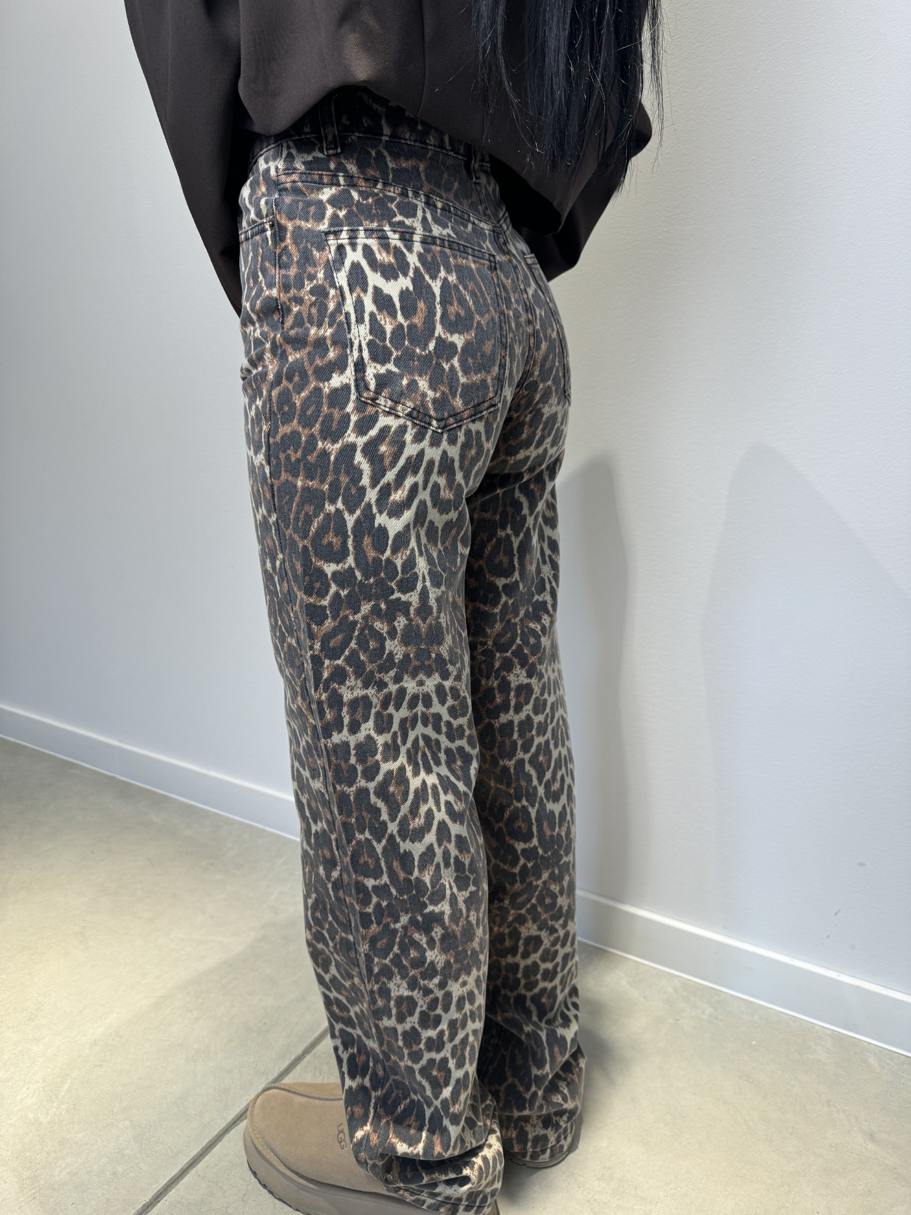 LEO JEANS