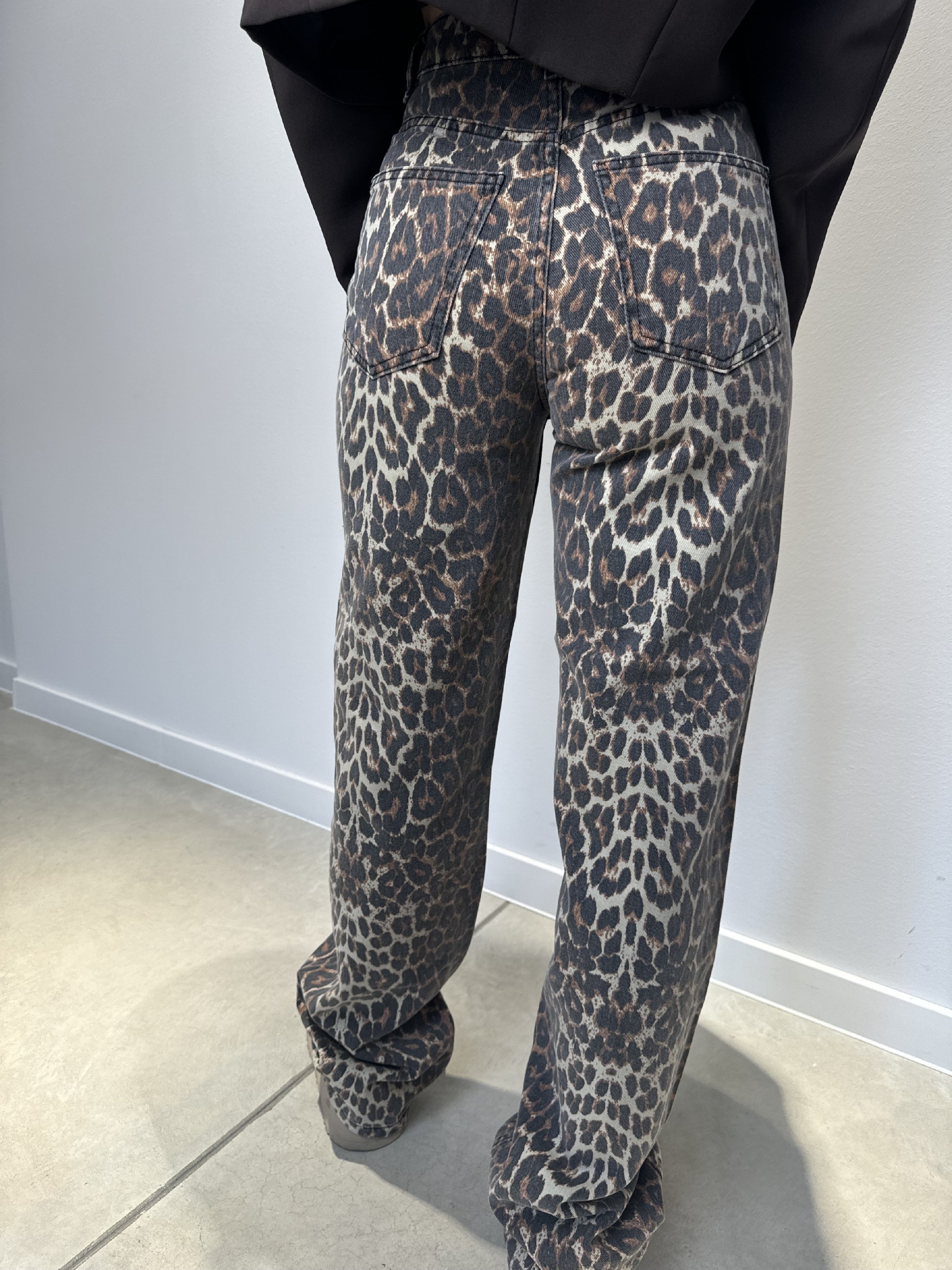 LEO JEANS