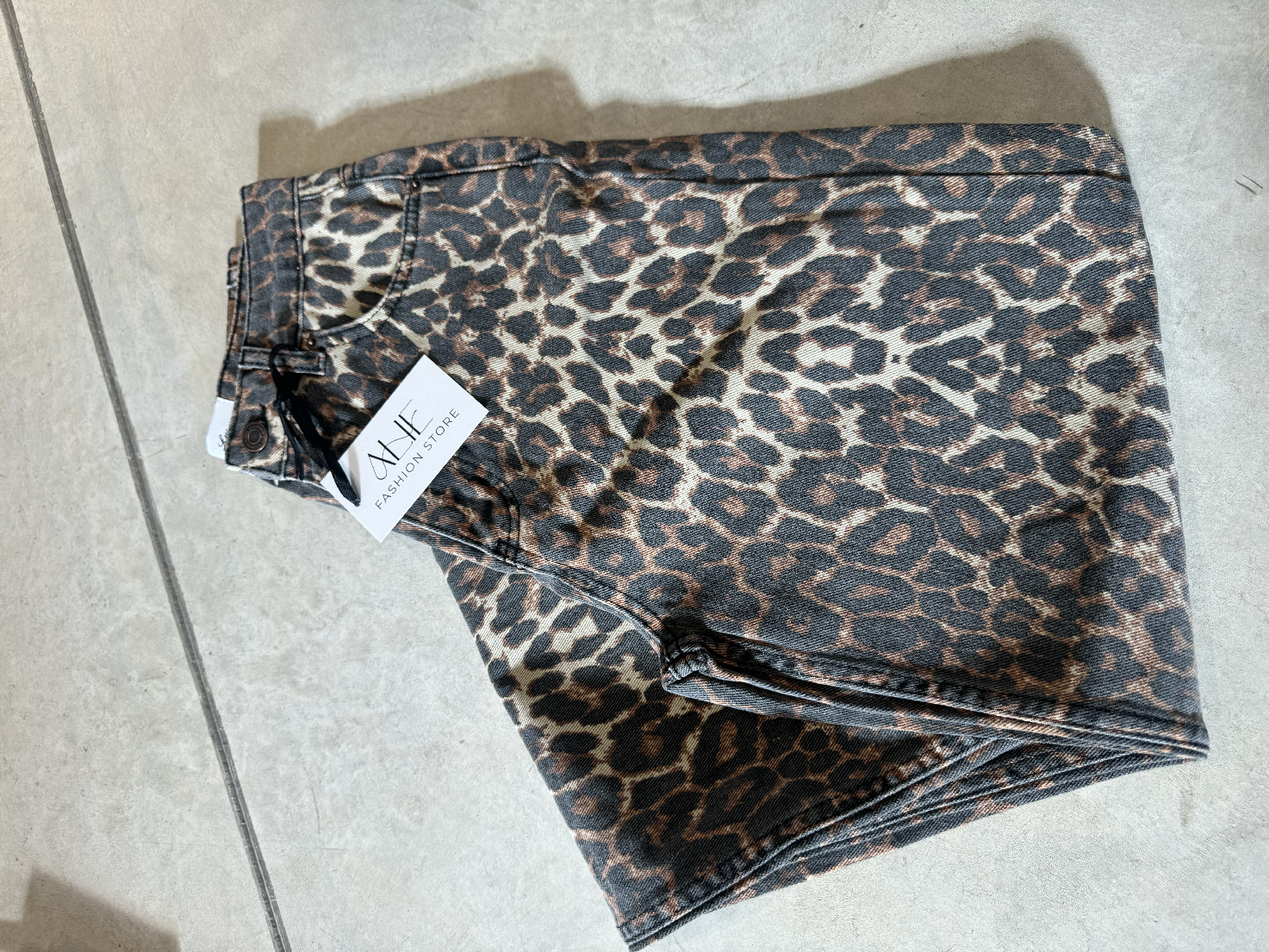 LEO JEANS