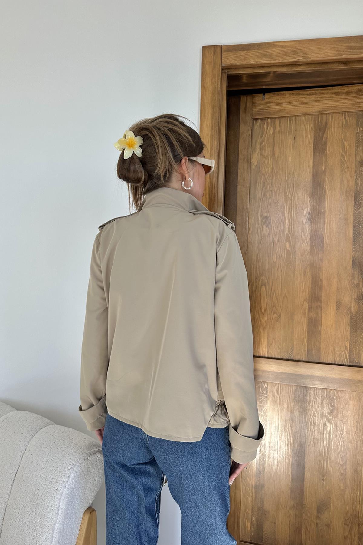KRÁTKY TRENCH COAT BEIGE